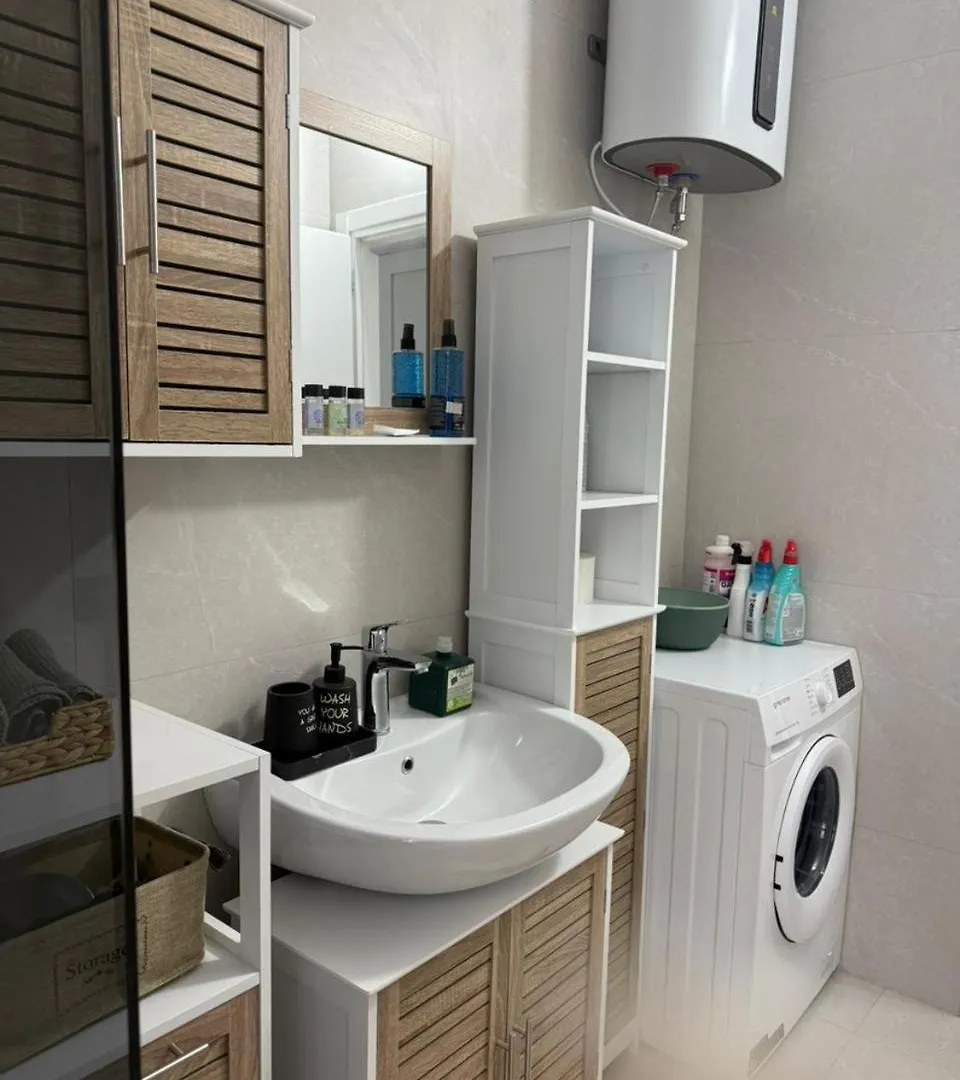 Troi Apartament Влёра Албания