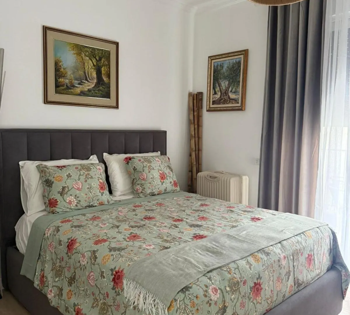 Troi Apartament Влёра 0*,  Албания